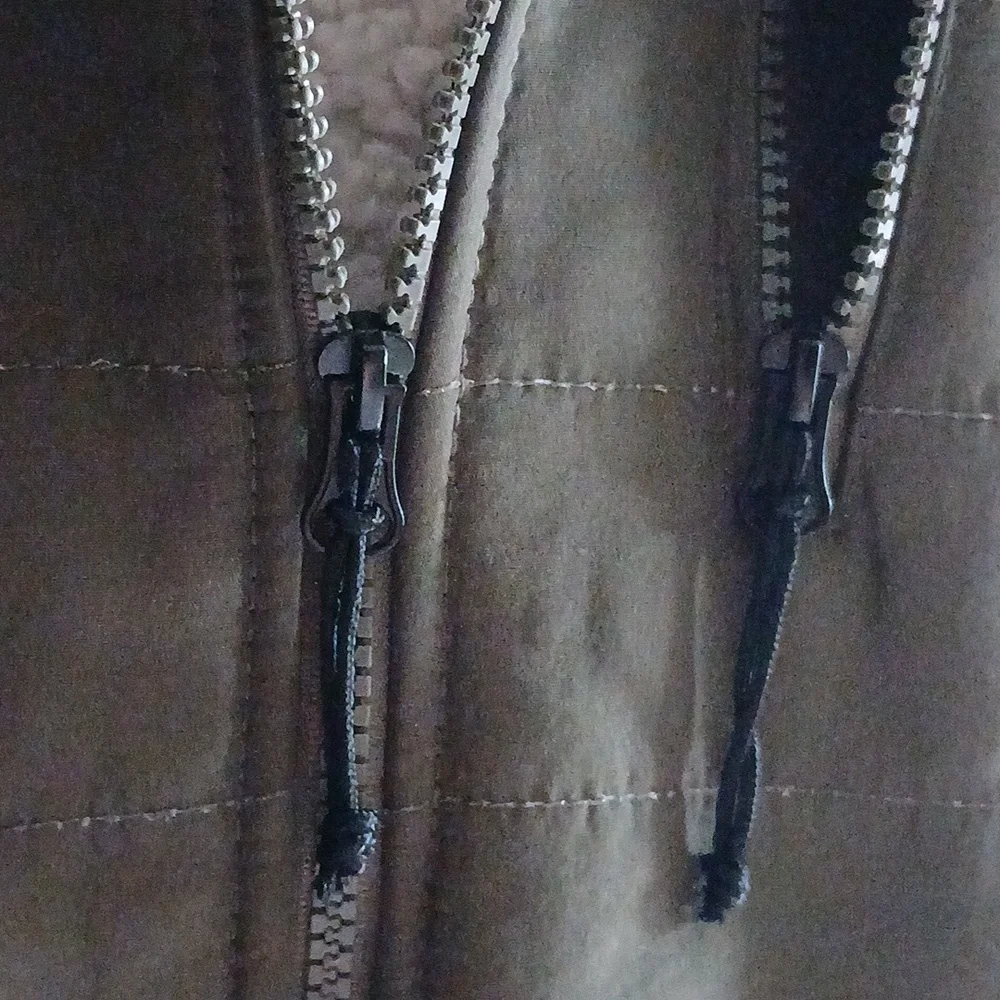 Vest - Picture 4 of 5